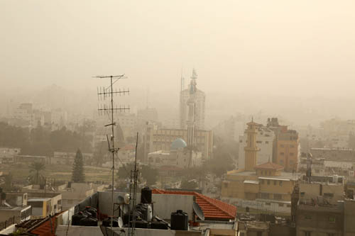عاصفة رملية فوق فلسطين المحتلة بسبب المنخفض الجوي (URSULA)